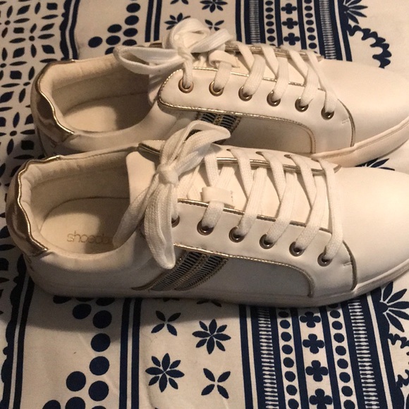 Sneakers - Picture 2 of 4